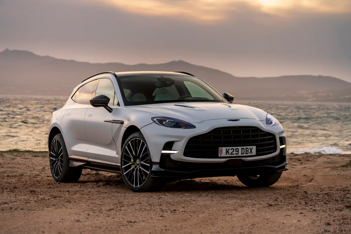 Aston Martin DBX707